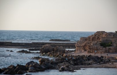 נוף נמל קיסריה מהמסעדה